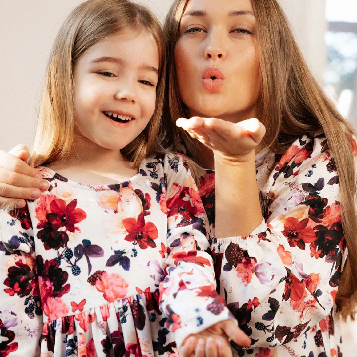 Ma-ia Family Pihlaja-veluurimekko luonnonvalkoinen