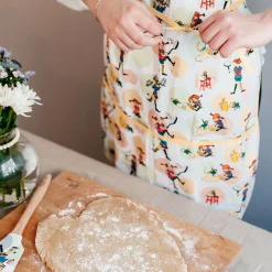 Peppi Pitkätossu Peppi leipoo -kangasessu aikuisille pastelli